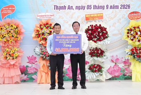 Phó Bí thư Thành ủy Trần Văn Huyến dự Lễ Khai giảng năm học mới tại Trường THPT Thạnh An
