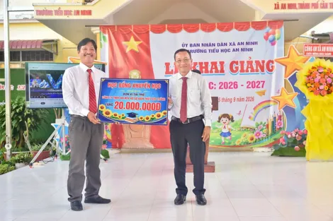 Phó Chủ tịch HĐND thành phố Lý Rotha dự khai giảng năm học mới tại Trường Tiểu học An Ninh