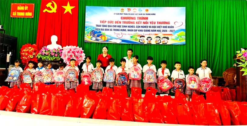 Tiếp sức trẻ em hoàn cảnh khó khăn đến trường