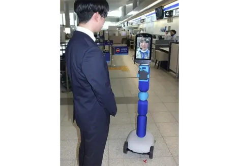 Nhật Bản triển khai robot hỗ trợ hành khách từ xa tại các sân bay