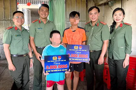 Tiếp sức học sinh hoàn cảnh khó khăn đến trường