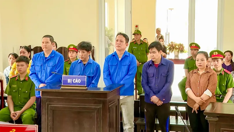 Heo bệnh vẫn đóng dấu kiểm soát và bán ra thị trường, 5 bị cáo lãnh án