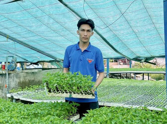 ផ្តើម​ពី​សួ​នប​ណ្តុះ​ពូជ​ម្ទេស​ មាន​សេច​ក្តី​ប្រាថ្នា​ផ្តើម​អា​ជីព​
