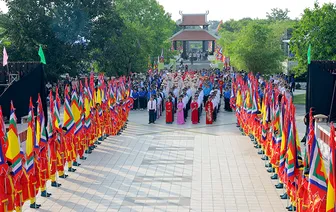 Thực hành và lan tỏa hệ giá trị quốc gia, hệ giá trị văn hóa, hệ giá trị gia đình và chuẩn mực người Việt Nam