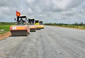 Tháo gỡ khó khăn, tăng tốc các công trình giao thông trọng điểm