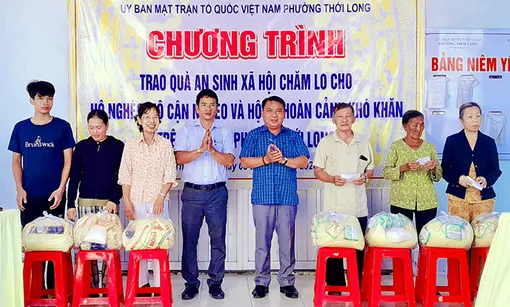 Trao 200 phần quà tặng hộ nghèo, hộ cận nghèo, hoàn cảnh khó khăn