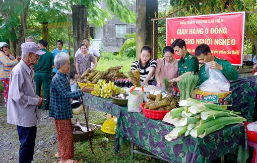 Những gian hàng đậm tình quân dân