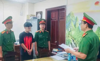 Khởi tố thanh niên mua bán hàng cấm thuốc lá điện tử