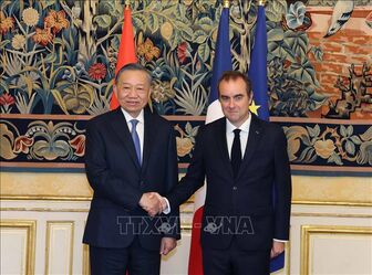 Top Vietnamese leader meets with French Prime Minister