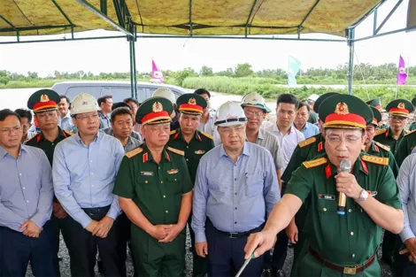 Phó Thủ tướng Thường trực Chính phủ Phạm Gia Túc làm việc về các dự án giao thông trọng điểm của tỉnh Cà Mau