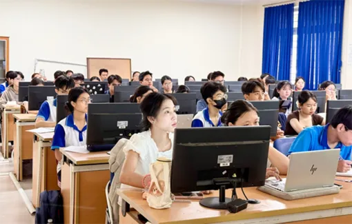 Giáo dục đại học thời đại số: Đào tạo những “cỗ máy tri thức” hay kiến tạo con người bản lĩnh?