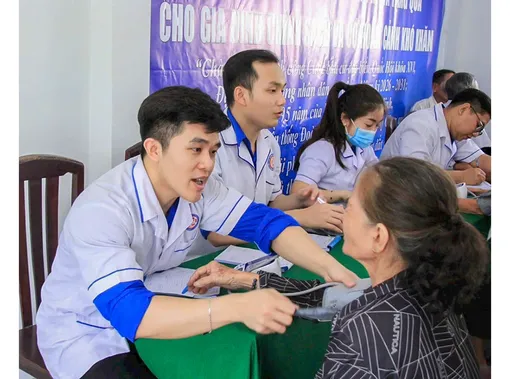 Tuổi trẻ Trường Đại học Y Dược Cần Thơ thi đua làm theo lời Bác