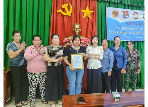 Ra mắt mô hình “Kết nối nguồn lực - Trao sinh kế - Thoát nghèo bền vững”