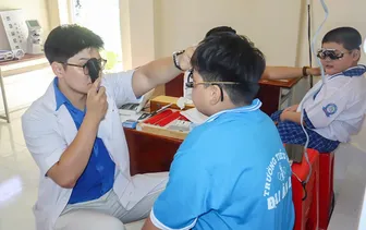 Chương trình “Vì đàn em thân yêu” đến với thiếu nhi hoàn cảnh khó khăn xã Trần Đề