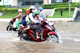 Chủ động điều chỉnh kế hoạch dạy và học phù hợp với điều kiện mưa, triều cường dâng cao
