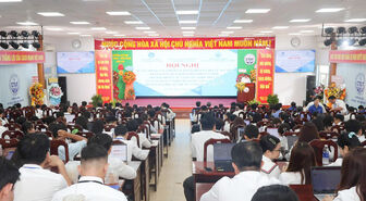 ផ្សព្វ​ផ្សាយ​បក​ស្រាយ​និង​ពិ​គ្រោះ​យោបល់​គោ​លន​យោ​បាយ​ធា​នា​រ៉ាប់​រង​សុខា​ភិបាល​ដល់​សិស្ស​និស្សិត​