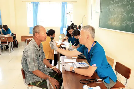Tổ chức PVF khám bệnh, tặng quà cho người dân xã Liêu Tú