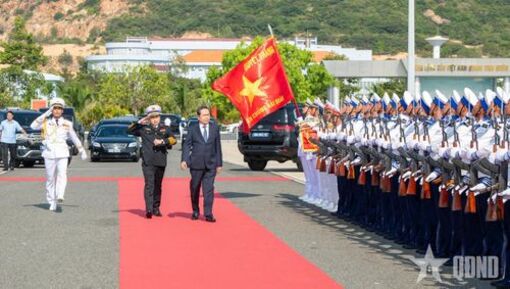 National Assembly President Tran Thanh Man visits and works with Vietnam People's Navy
