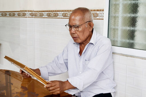 អ្នក​មាន​ប្រិយ​ភាព - ស្ពាន​តភ្ជាប់​រវាង​ឆន្ទៈ​បក្ស​និង​ទឹក​ចិត្ត​ប្រ​ជា​ជន​