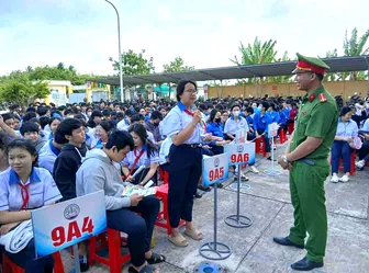 Giúp học sinh hiểu biết pháp luật để tự bảo vệ mình