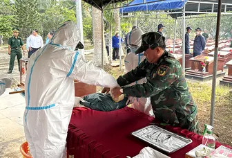 Lấy mẫu sinh phẩm hài cốt liệt sĩ chưa rõ thông tin tại Nghĩa trang Liệt sĩ Cù Lao Dung và Nghĩa trang Liệt sĩ xã Long Phú