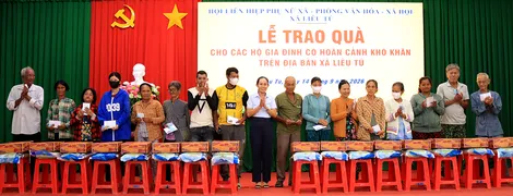 Trao 120 phần quà tặng hộ khó khăn trên địa bàn xã Liêu Tú