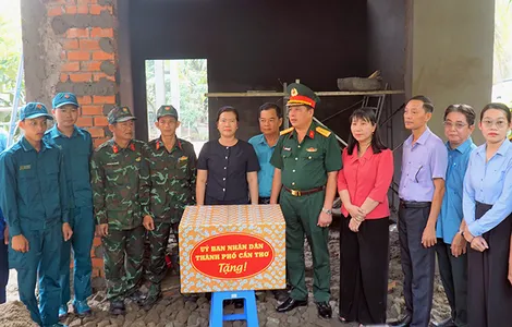Kiểm tra công tác xây dựng, sửa chữa nhà tặng con đẻ của người hoạt động kháng chiến bị nhiễm chất độc hóa học