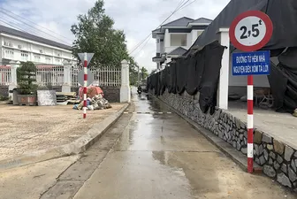 Người dân phấn khởi khi đường sá được nâng cấp
