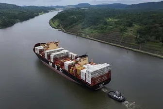 Lưu lượng tàu qua kênh đào Panama giảm do hạn hán