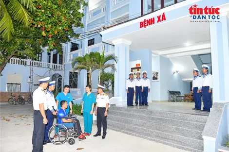 Đặc khu Trường Sa cấp cứu ngư dân tỉnh Lâm Đồng gặp nạn trên biển