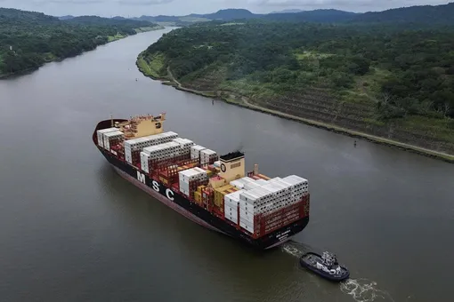 Lưu lượng tàu qua kênh đào Panama giảm do hạn hán