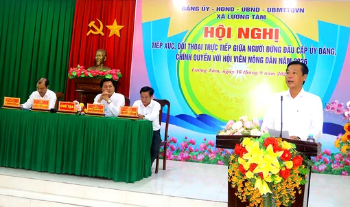 Người đứng đầu cấp ủy Đảng, chính quyền xã Lương Tâm đối thoại với hội viên, nông dân