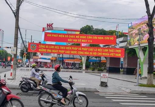 Triển khai nhiều hoạt động thiết thực hưởng ứng Ngày Pháp luật Việt Nam