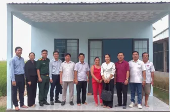 Kiểm tra tiến độ hỗ trợ xây dựng, sửa chữa nhà ở cho con đẻ của người hoạt động kháng chiến nhiễm chất độc hóa học tại xã Thạnh Thới An