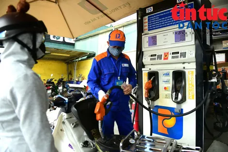 Giá xăng tăng gần 1.400 đồng/lít từ 3 giờ chiều 17/9