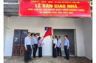 Bàn giao nhà cho con đẻ của người hoạt động kháng chiến bị nhiễm chất độc hóa học​ tại xã Gia Hòa
