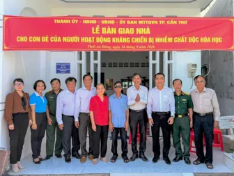 Bàn giao 115 căn nhà tặng con đẻ người tham gia kháng chiến bị nhiễm chất độc hóa học