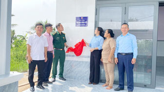 ទី​បង្អែក​ឈាន​ឡើង​ពី​ផ្ទះ​មហា​សាមគ្គី​