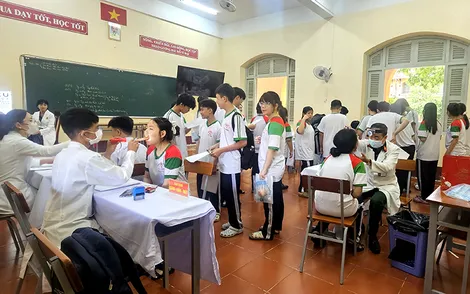 Tập trung hoàn thành kiểm tra sức khỏe và nhập dữ liệu cho học sinh