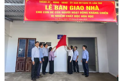 Bàn giao nhà cho con đẻ của người hoạt động kháng chiến bị nhiễm chất độc hóa học​ tại xã Gia Hòa