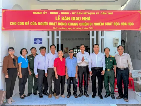 Bàn giao 115 căn nhà tặng con đẻ người tham gia kháng chiến bị nhiễm chất độc hóa học