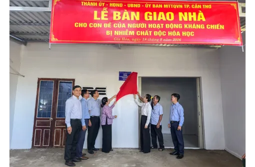Bàn giao nhà cho con đẻ của người hoạt động kháng chiến bị nhiễm chất độc hóa học​ tại xã Gia Hòa