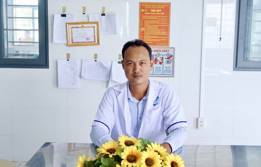 វេជ្ជ​បណ្ឌិត​ លី​ មិញ​ហ្វា​ - អស់​ពី​ចិត្ត​នៅ​ដំ​ណាក់​សុខា​ភិបាល​មូល​ដ្ឋាន​ លះ​បង់​អស់​ពី​កម្លាំង​កាយ​ចិត្ត​ដើម្បី​សុខ​ភាព​សហ​គម​ន៍
