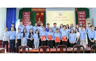 80 hội viên Hội Sinh viên Trường Đại học Tây Đô được kết nạp Đảng