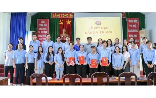 80 hội viên Hội Sinh viên Trường Đại học Tây Đô được kết nạp Đảng