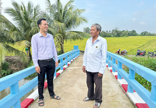 លោក​យ័ញមី​ គំ​រូ​ប្រ​ជា​ចលនា​ប៉ិន​ប្រ​សប់​