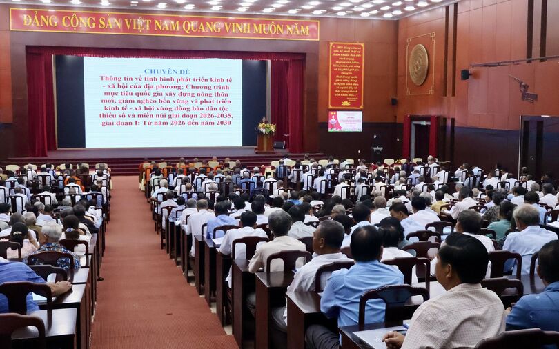 ទី​ក្រុង​កឹង​ធើ​ លើក​កម្ពស់​ការ​យល់​ដឹង​ ពង្រីក​តួ​នា​ទី​ “ស្ពាន​តភ្ជាប់​” របស់​អ្នក​មាន​ប្រិយ​ភាព​