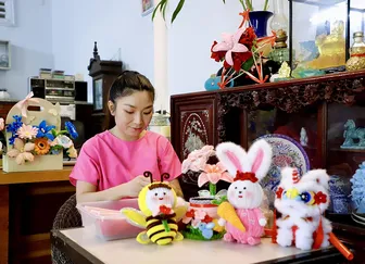 Nghề "sáng đèn" mỗi mùa trăng