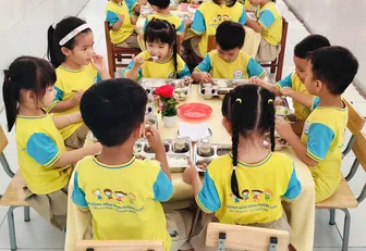 Tăng cường bảo đảm an toàn, chất lượng bữa ăn học đường trong các cơ sở giáo dục