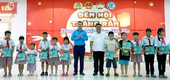 Chăm lo thiếu nhi vui Tết Trung thu